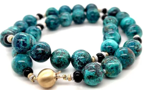 Close-up comparison showing natural malachite bands versus artificial patterning