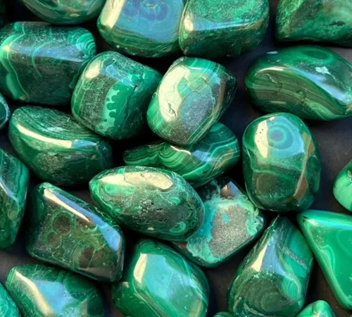 Close-up of malachite banding showing texture variations