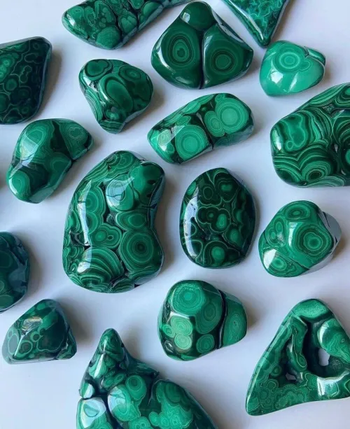 Microscopic view showing malachite dissolution in acidic water